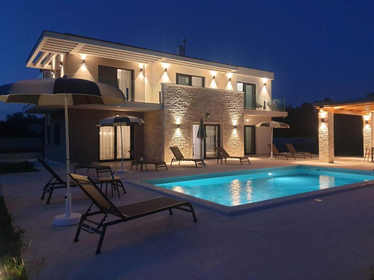 Luxury Villa Serena 2022 - With Heated Pool Cukrici Buitenkant foto